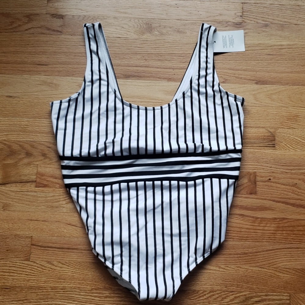 Asos Curve swimsuit one piece NWT size 18 plus